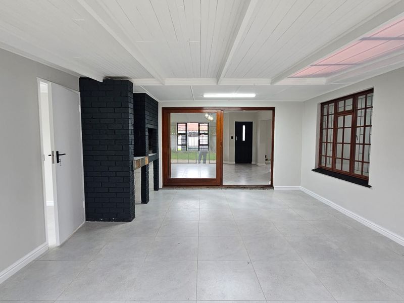 NEWLY RENOVATED FAMILY HOME WITH OFFICE - Photo 5
