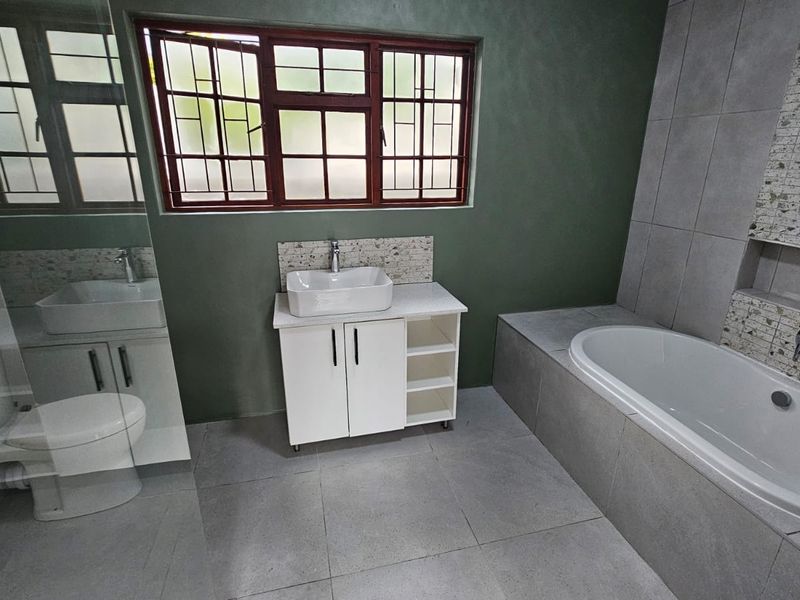 NEWLY RENOVATED FAMILY HOME WITH OFFICE - Photo 4
