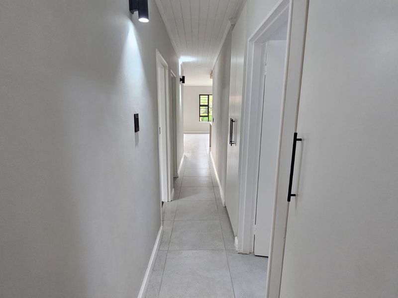 NEWLY RENOVATED FAMILY HOME WITH OFFICE - Photo 10