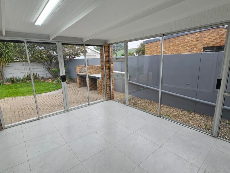 NEWLY RENOVATED FAMILY HOME WITH OFFICE - Photo 7