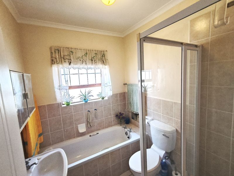 Secure 3-Bedroom Home with Private Garden in Country Mews - Photo 7