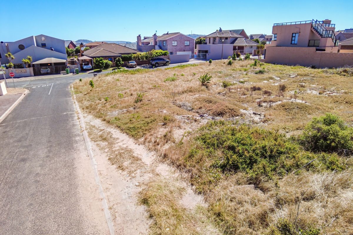 Discover Coastal Living at Its Best in Blouwater Bay - Photo 3