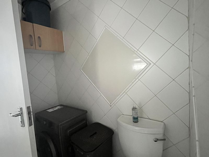 Spacious 1-Bedroom Cottage with Garden - Photo 9