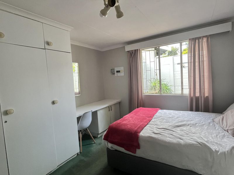 Spacious 1-Bedroom Cottage with Garden - Photo 7