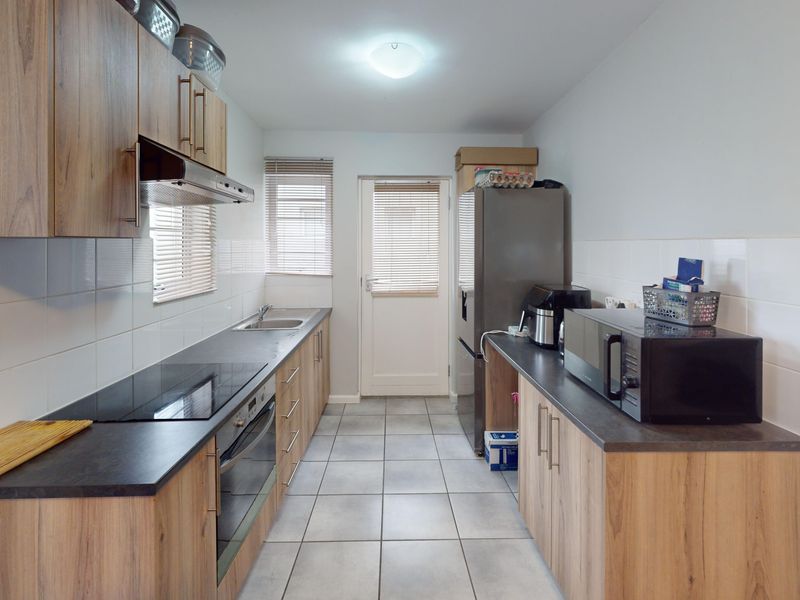 Charming 2-Bedroom Duplex with Table Mountain Views in Rivergate - Photo 3