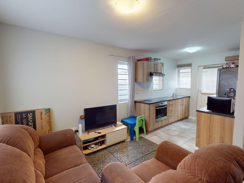 Charming 2-Bedroom Duplex with Table Mountain Views in Rivergate - Photo 2