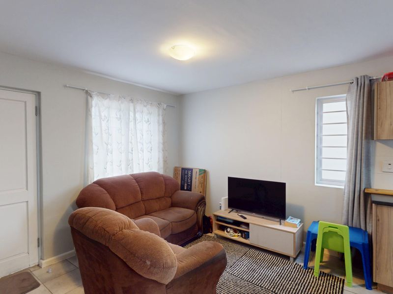 Charming 2-Bedroom Duplex with Table Mountain Views in Rivergate - Photo 9