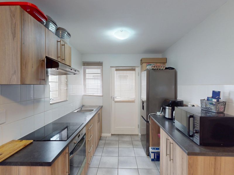 Charming 2-Bedroom Duplex with Table Mountain Views in Rivergate - Photo 6