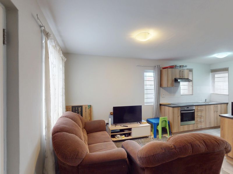 Charming 2-Bedroom Duplex with Table Mountain Views in Rivergate - Photo 4