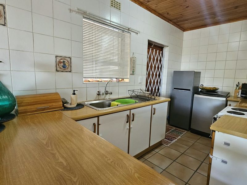 COSY HOME IN POPULAR NEIGHBOURHOOD - Photo 3
