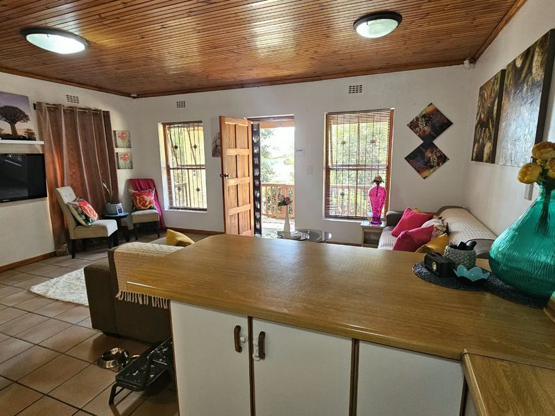 COSY HOME IN POPULAR NEIGHBOURHOOD - Photo 8