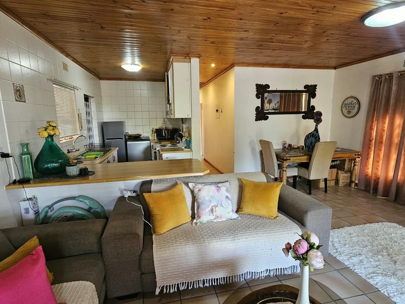 COSY HOME IN POPULAR NEIGHBOURHOOD - Photo 7