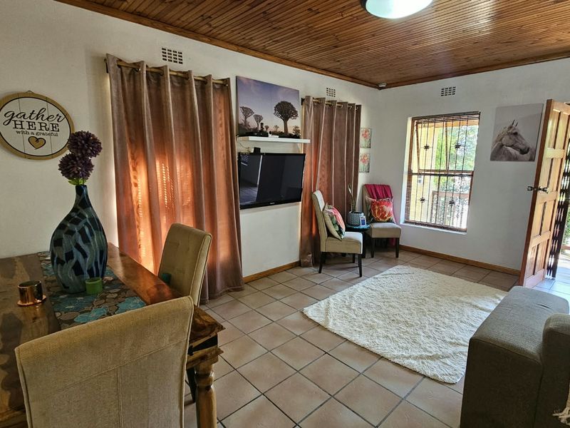 COSY HOME IN POPULAR NEIGHBOURHOOD - Photo 6
