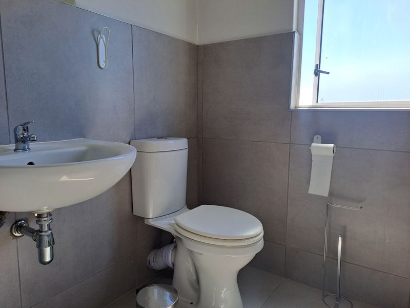 FIRST FLOOR 2 BEDROOM SIMPLEX IN NEWINBOSCH ESTATE - Photo 7