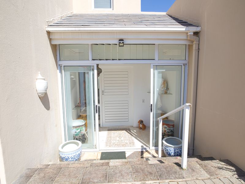 Lock up and go - a rare opportunity in sought after Erinvale Golf Estate - Photo 4