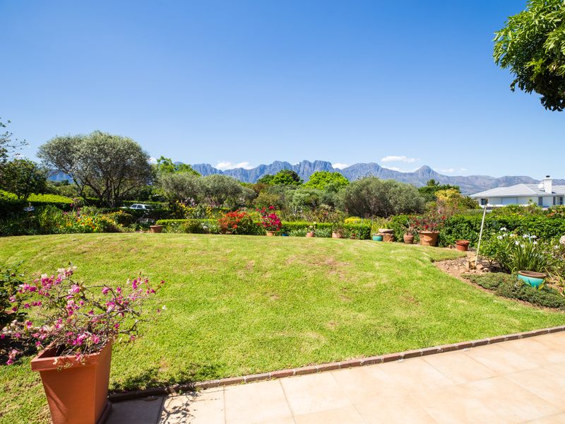 Lock up and go - a rare opportunity in sought after Erinvale Golf Estate - Photo 2