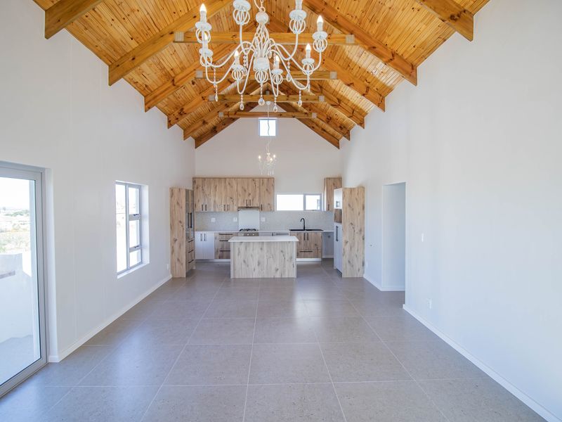 Coastal Elegance Meets Timeless Comfort - Photo 3