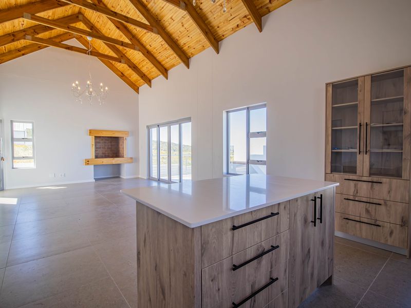 Coastal Elegance Meets Timeless Comfort - Photo 10