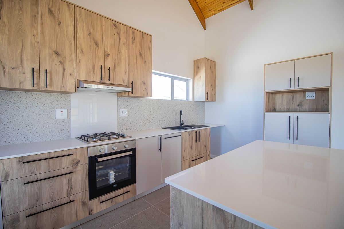 Coastal Elegance Meets Timeless Comfort - Photo 2