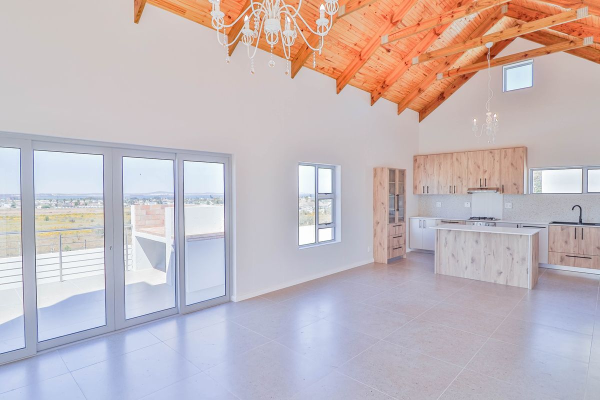 Coastal Elegance Meets Timeless Comfort - Photo 4