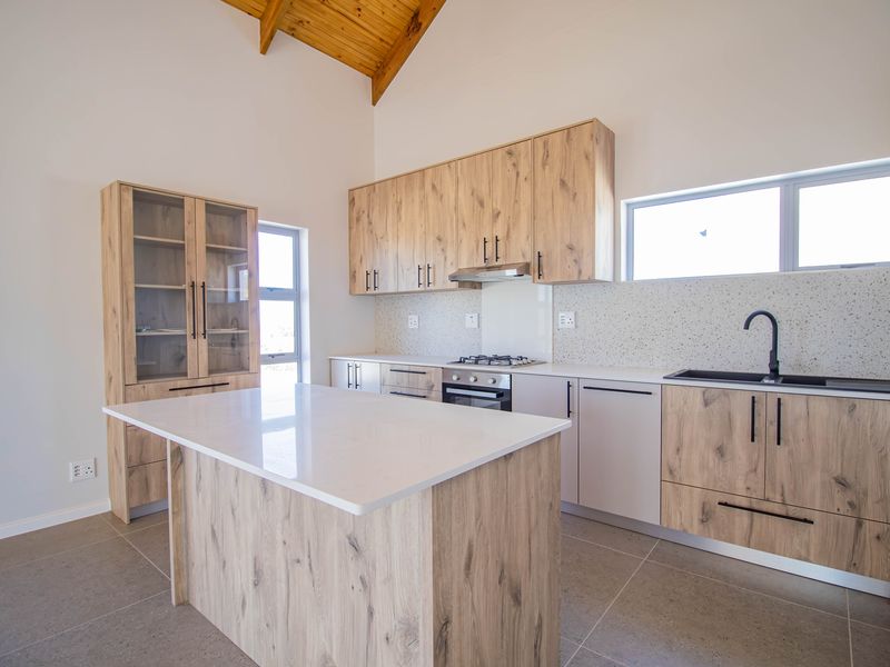 Coastal Elegance Meets Timeless Comfort - Photo 9