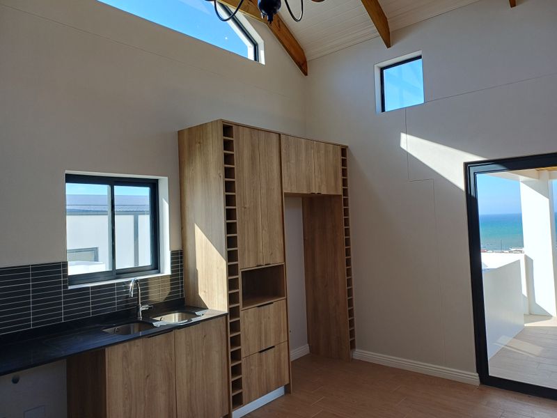 3 Bedroom House with Stunning Views - Photo 10