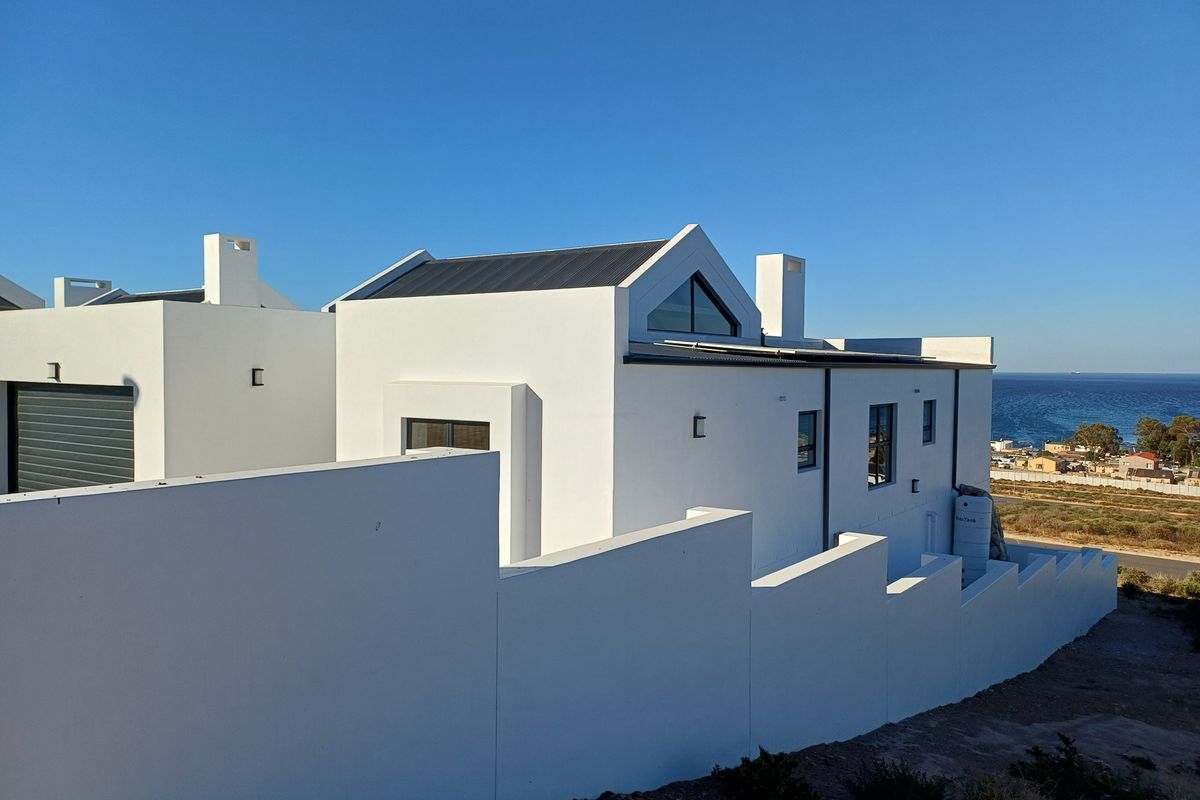 3 Bedroom House with Stunning Views - Photo 2