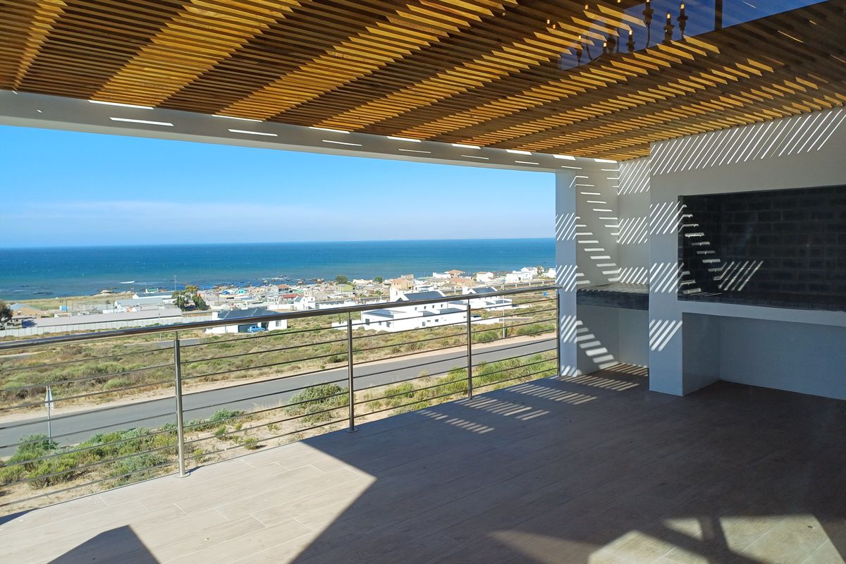 3 Bedroom House with Stunning Views - Photo 3