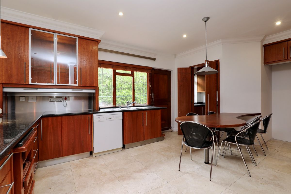 4 Bedroom Home To Let in Somerset West - Photo 5
