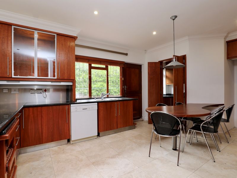4 Bedroom Home To Let in Somerset West - Photo 5