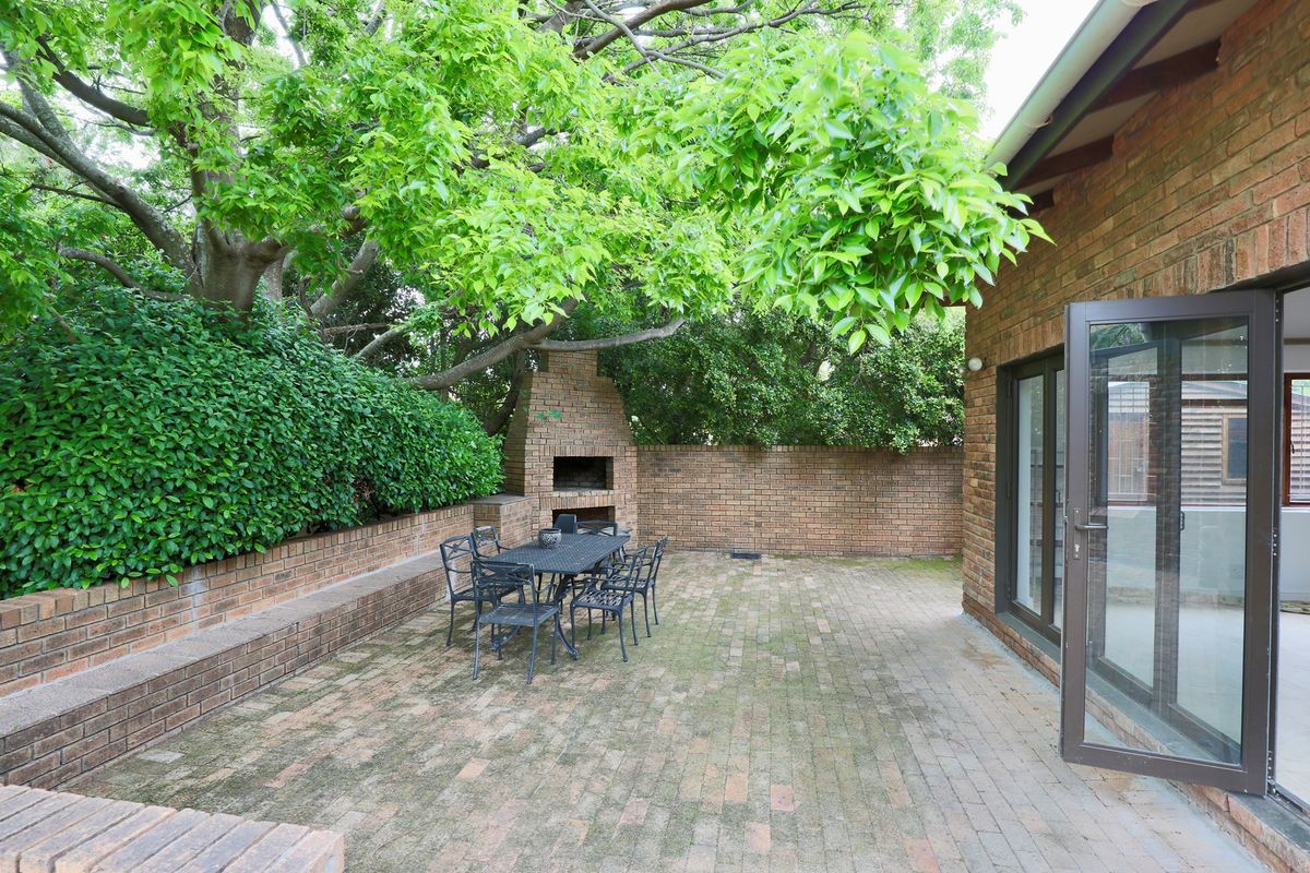 4 Bedroom Home To Let in Somerset West - Photo 3