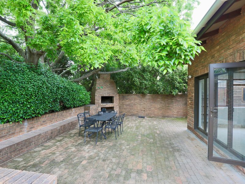 4 Bedroom Home To Let in Somerset West - Photo 3