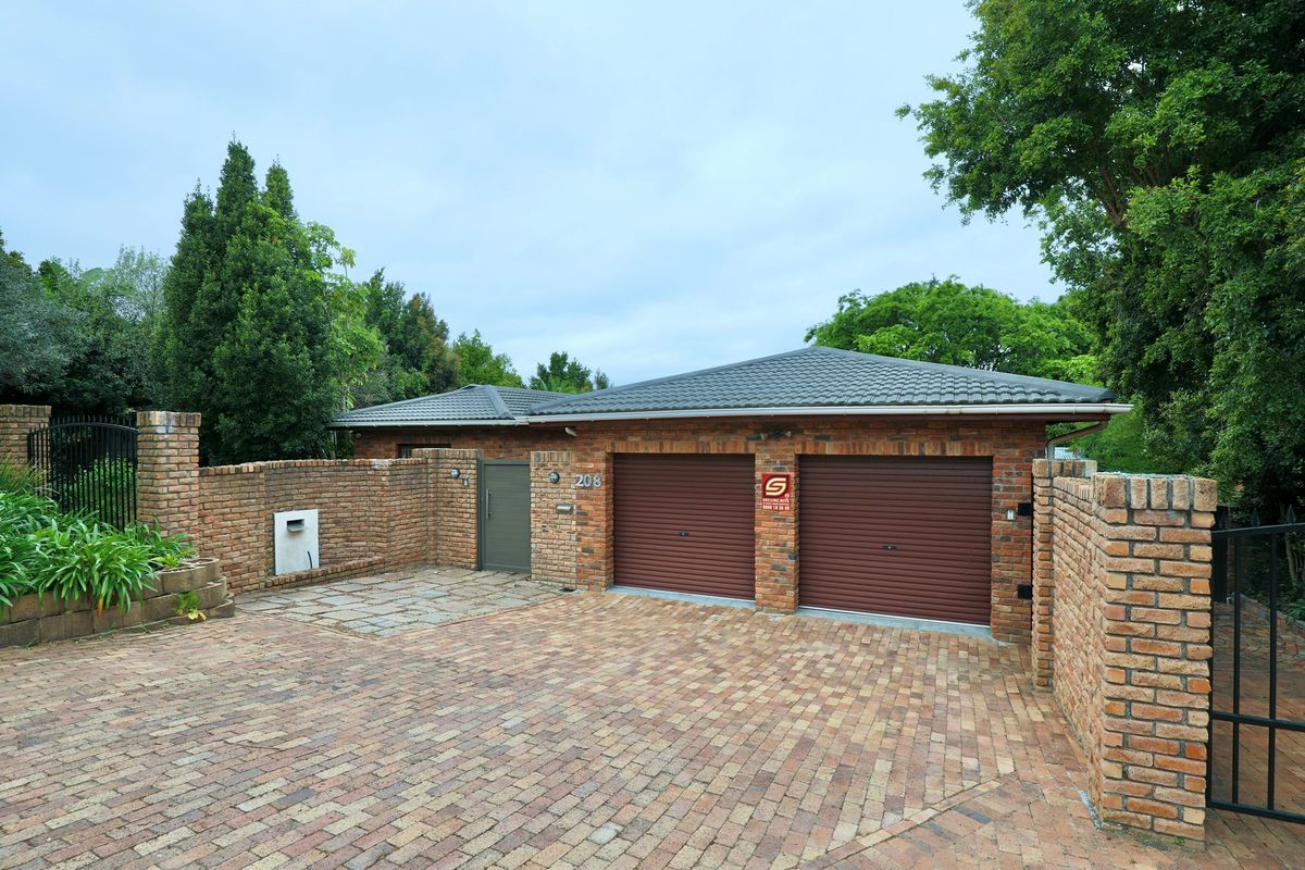 4 Bedroom Home To Let in Somerset West - Photo 4