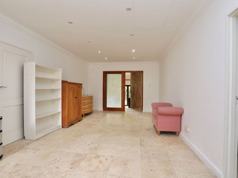 4 Bedroom Home To Let in Somerset West - Photo 10