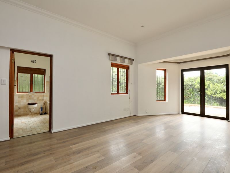 4 Bedroom Home To Let in Somerset West - Photo 9