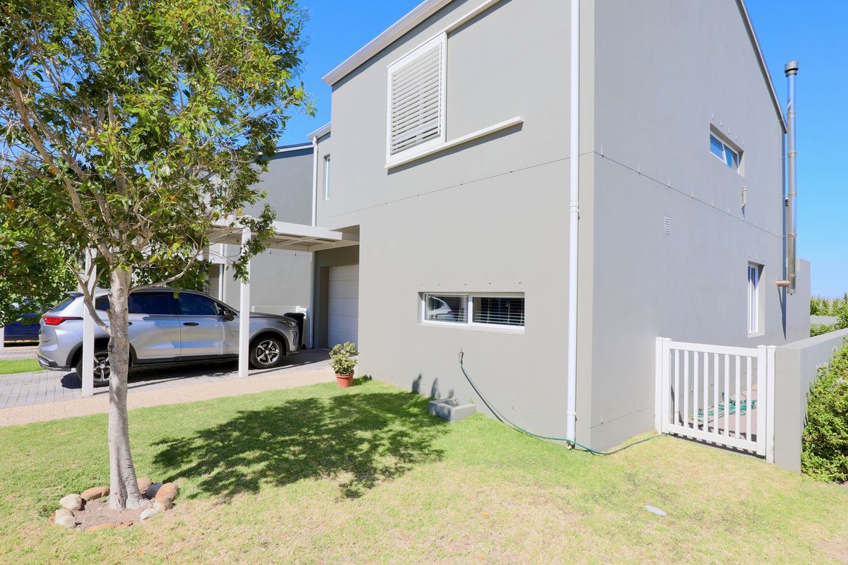 Charming 3 bedroom duplex in Somerset Lakes - Photo 2