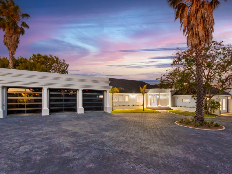 Scale and sophistication in an exquisite setting - Photo 2