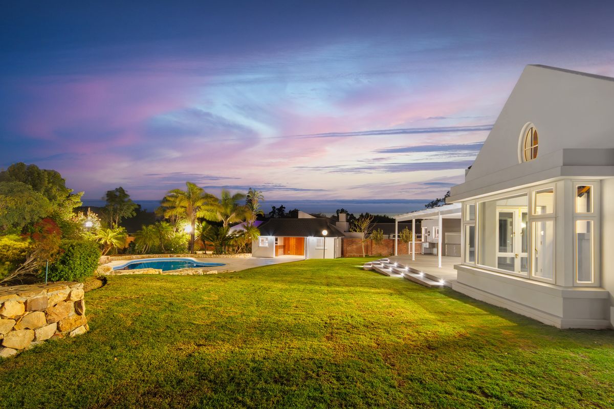 Scale and sophistication in an exquisite setting - Photo 4