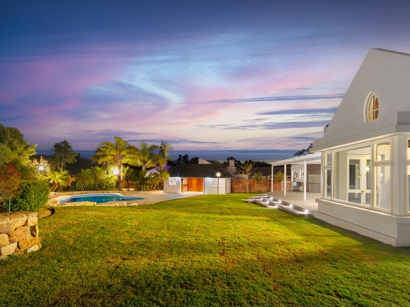 Scale and sophistication in an exquisite setting - Photo 4