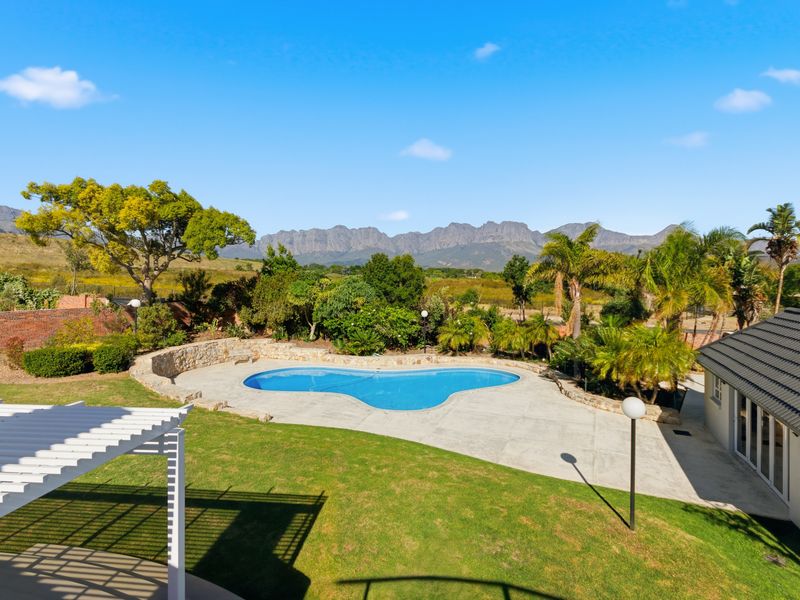 Scale and sophistication in an exquisite setting - Photo 5