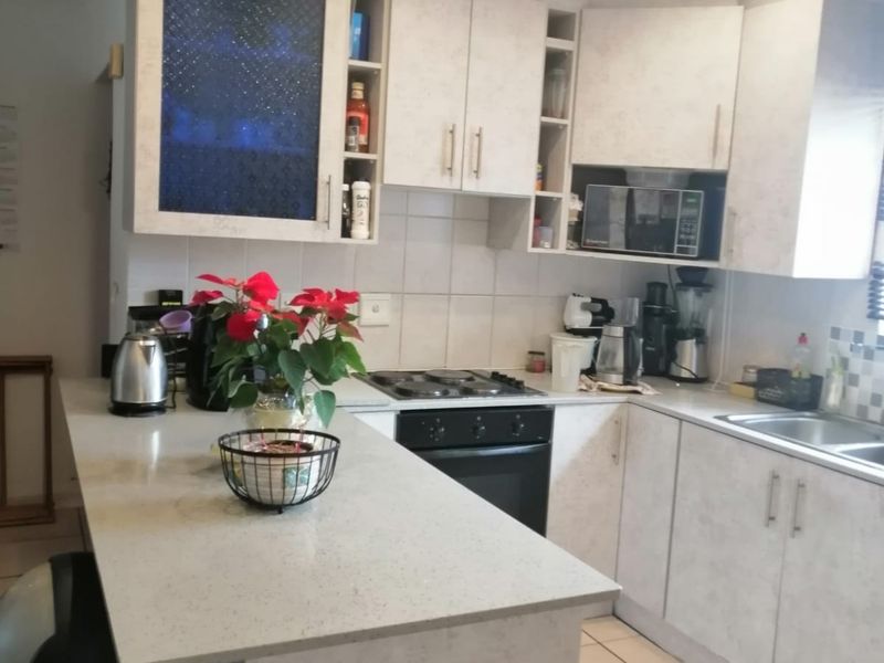 Apartment For Sale In Gordons Bay - Photo 6