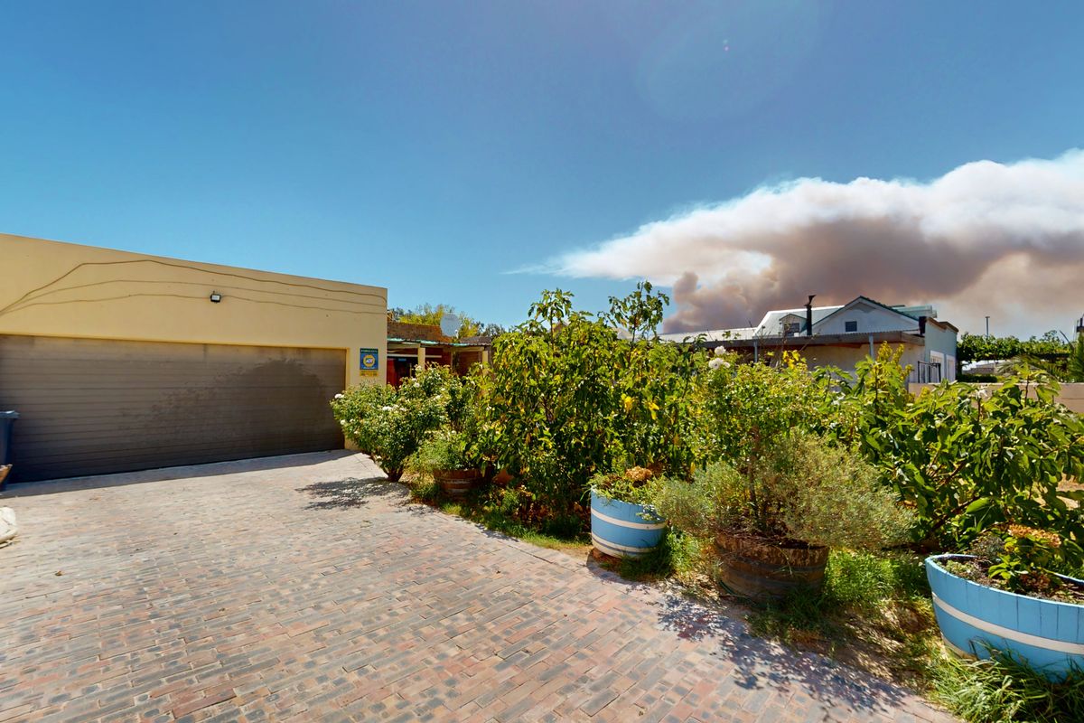 House For Sale In Somerset West - Photo 2