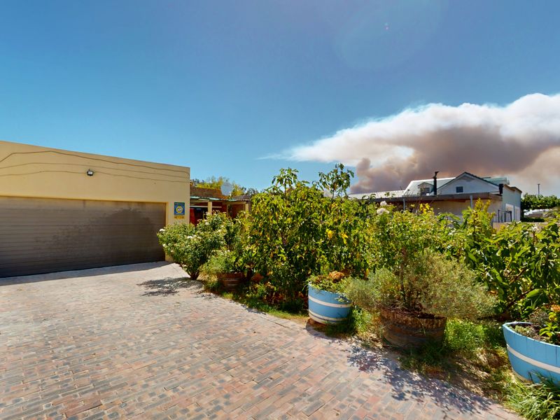 House For Sale In Somerset West - Photo 2