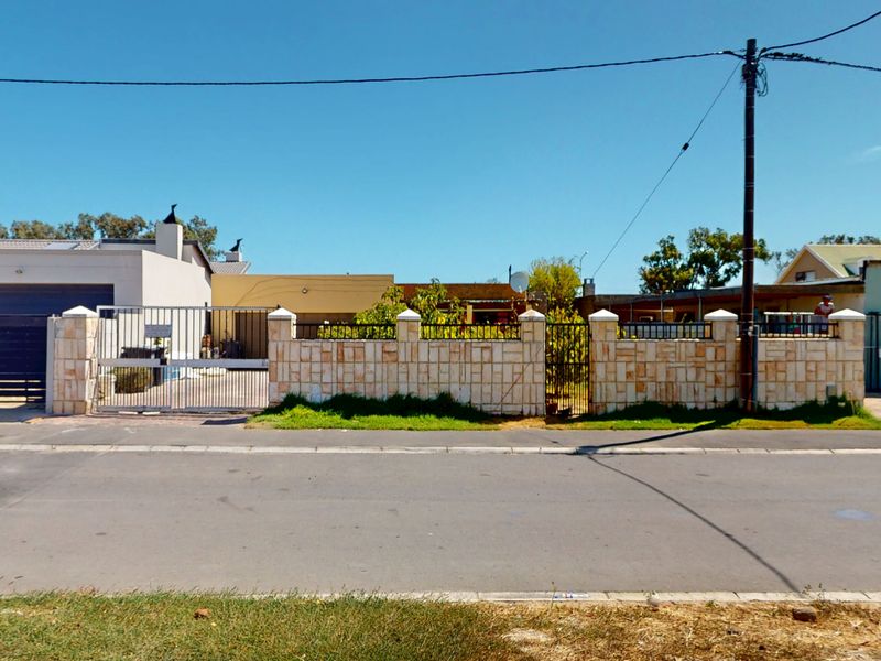 House For Sale In Somerset West - Photo 1