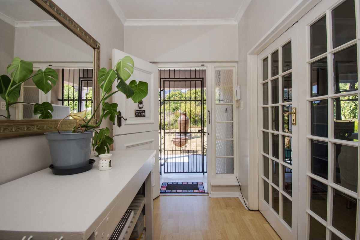 A comfortable, well-located family home offering space, flexibility and lifestyle - Photo 4