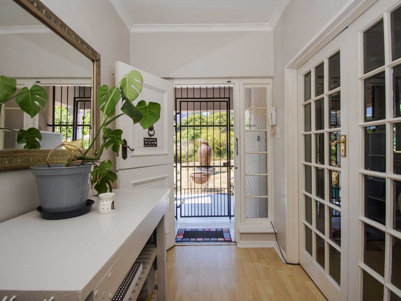 A comfortable, well-located family home offering space, flexibility and lifestyle - Photo 4