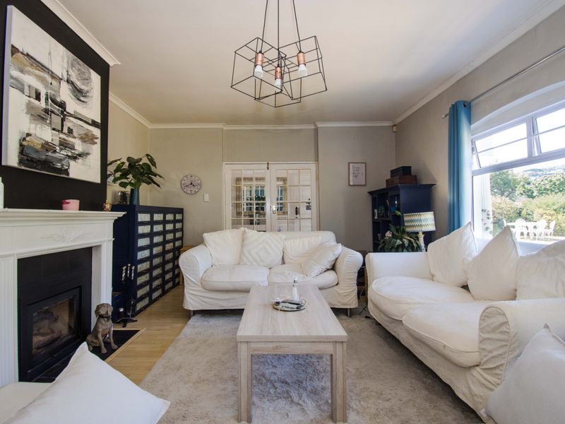 A comfortable, well-located family home offering space, flexibility and lifestyle - Photo 9