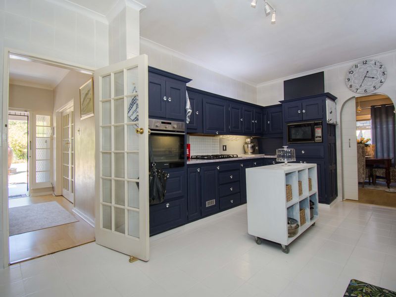 A comfortable, well-located family home offering space, flexibility and lifestyle - Photo 7