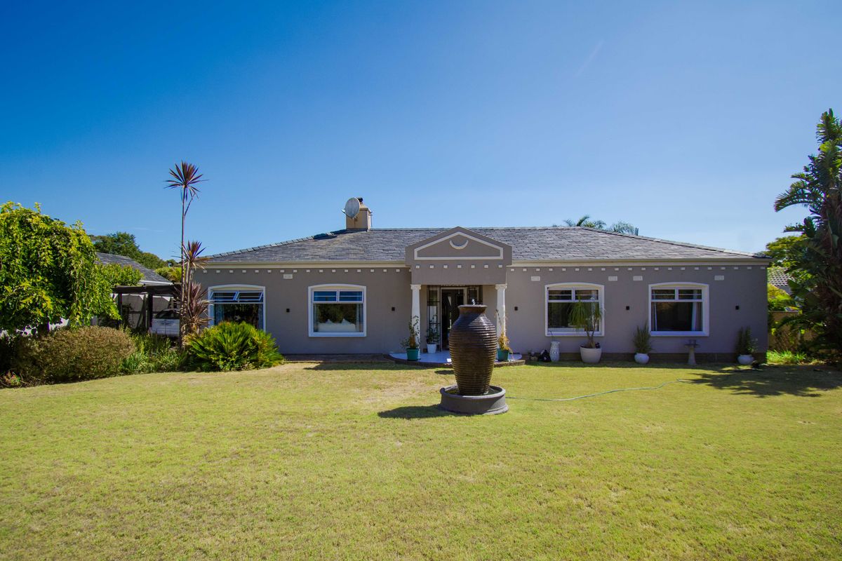 A comfortable, well-located family home offering space, flexibility and lifestyle - Photo 2