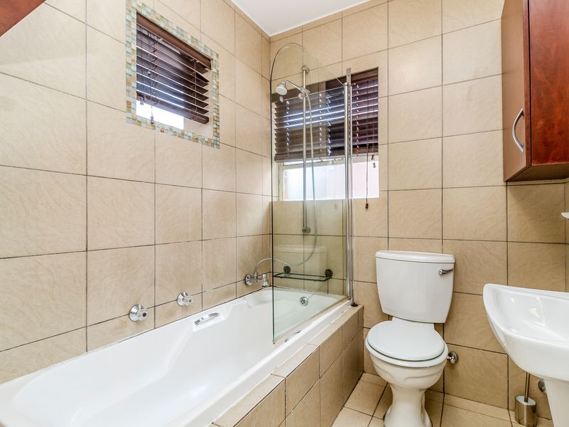 Renovated Garden Unit - Photo 10